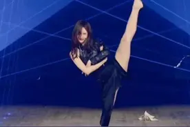女星劈叉可以有多飒，金晨功底强超"性感"，黎姿会耍刀图片