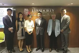 悬崖勒马！香港律师会差点掉进深渊，大律师公会面临存亡选择吗？图片