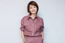 年入千万的马伊琍，带女儿居住豪宅，客厅的罗马柱超气派图片