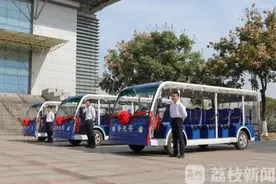 羡慕！南京这所高校一口气购置12辆"小公交"，师生坐享"旅游巴士"待遇！图片