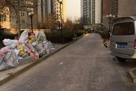 换物业公司涨物业费，北京这小区走出垃圾遍地困局图片