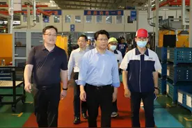 无锡市政府副市长、江阴市委书记王进健赴临港开发区璜土镇园调研图片