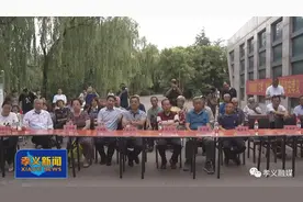 孝义：唱红歌 颂党恩 社区离退休老党员庆“七一”​图片