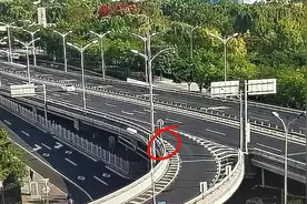 “黑飞”捞素材 “拍”进拘留所图片