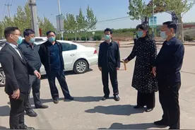 邯郸市教育局副局长、第三督导组组长李瑄先后到邯郸市经开区开阳中学等中学督导高三年级返校开学工作图片