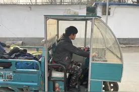 为省钱中午经常不吃饭，40岁“女汉子”靠收废品支撑着这个家图片