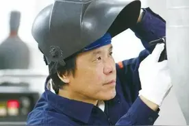 中国第一焊工，专焊卫星导弹！婉拒他国8倍年薪：祖国需要我图片