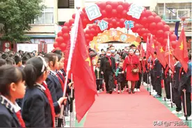 【今天我入队 争当好队员嘉陵小学举办建队节主题队日活动暨新队员入队典礼】图片