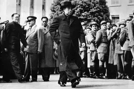 周恩来出访必带的行李箱，引发国外各种猜测，里面究竟装了什么？图片