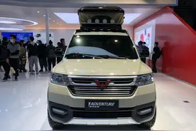 五菱征途旅居版实拍！可升降车顶+全地形轮胎，预售价真霸气图片