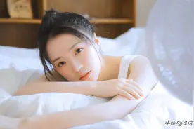 性感美女吊带连体衣写真集图片