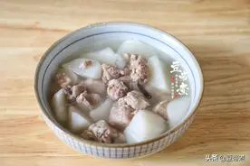 天冷了，朋友来做客，我留他吃饭做了三菜一汤，他独爱这萝卜汤图片