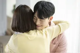 男人会喜欢女人强吻吗？三位男人说出了真实想法图片