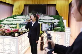 97年入殓师：第一次为逝者化妆时双手颤抖，如今服务过千余名逝者图片