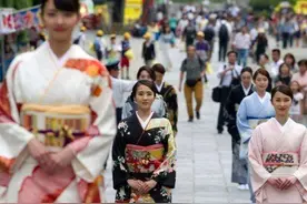 在日本上厕所，为什么用过的纸不要丢进纸笼？看完你就知道了图片