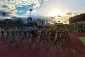 太震撼！福建高校学子方阵拼出“清澈的爱，只为中国”图片