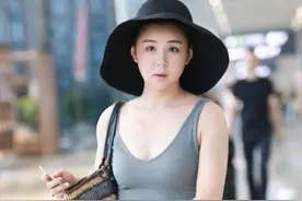 王雷妻子还挺懂搭配的，穿紧身背心好自信，肉肉的身材也不在乎图片