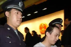 他是“著名悍匪”，法庭上曾猖狂说出十九字，让所有人怒不可遏图片