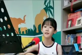 陆毅12岁女儿深情唱歌，表情沉醉音准棒，网友：可以接王菲的班图片