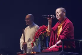 从小遭家暴，13岁剃度出家，成为国际巨星的比丘尼，用梵音拯救了无数命运悲惨的人……图片