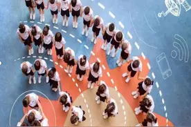 幼儿园毕业照很幼稚？错，创意也能走红网络，网友：一群小天才图片