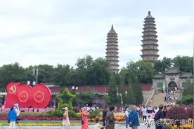 太原双塔公园盛装开园，游客纷纷前来“打卡”图片