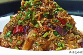 蒜泥茄子这样做出来蒜香味浓郁，香辣酸爽入味，夏天做来吃特舒服图片