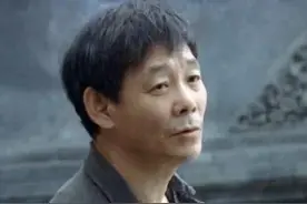 玩金条长大，住360平四合院，儿子年收数十亿，为何74岁还在拼？图片