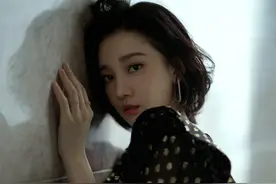 气质美女陈小纭性感黑裙写真图片