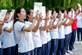 陕西一高中早读被指“群魔乱舞”，实际是有效方法，有助于记忆图片