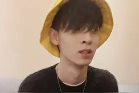 秦霄贤来了，有没有一起蹲老秦的图片