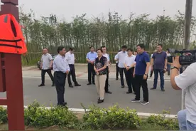 许昌市委常委、纪委书记、监委主任方婷巡河调研清潩河长葛段图片