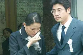 2004年，“笑星”牛振华车祸去世，两天后妻子写下公开道歉信图片
