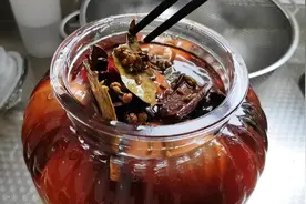 教你腌鸡蛋的传统做法，讲解详细，个个起沙流油，特别简单图片