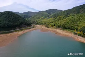 宁波天池畔，乡村联排别墅，人去屋空图片
