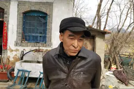 山村大叔取8万元现金准备做手术，全都烧成了炭，这可咋办图片