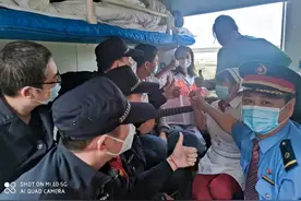 花季女孩患白血病跨越三千公里来郑就医，国庆节当天恰逢生日列车上收到特殊祝福图片