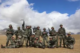 武器再次升级：一个班携带两支重机枪，我军已有世界一流班组火力图片
