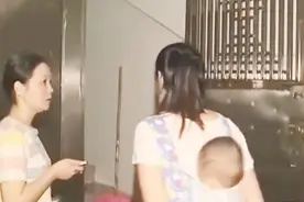 妻子敲开家门却见另一女人 为丈夫养女人找丈夫协商 他如缩头乌龟视频封面