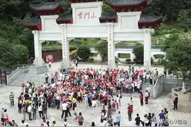 小学生自编自唱吐槽五一调休，网友：唱出了心声图片