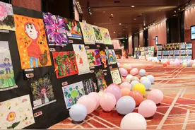 爱心企业携幼儿园举办“六一”儿童画展：儿童的智力在他手指尖上图片