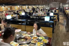 整盘烤肉倒进垃圾桶！自助餐“光盘押金”为何想扣却不敢扣，商家这样说…图片