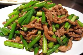 肉在下锅前提前腌制，口感会更加滑嫩，快来看看怎么制作吧图片