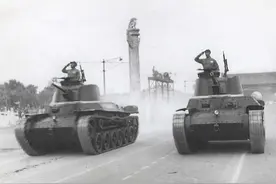 开国大典阅兵奏响国歌乐曲 华北战车团领队田申为何心情与众不同图片