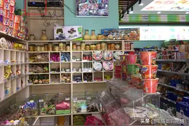 小超市吸顶音响自动播放“尖叫声”，店家：脸都不知往哪藏了图片