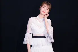乔欣的“玉足”有多美？当她活动生图曝光后，像是被上帝吻过一般图片