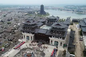 湖南又一“人造古镇”诞生，耗资100亿建成之后，却无人问津图片