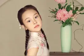 《爸爸回来了》播出7年后，甜馨向左，奥莉向右图片