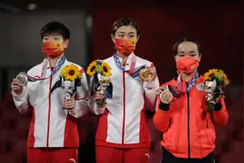 陈梦成李晓霞、丁宁后国乒第七人！马琳为她落泪，黄晓明来蹭热度图片