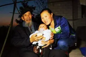 相差45岁的爷孙恋，如今育有一子，网友：你真给女人丢人图片